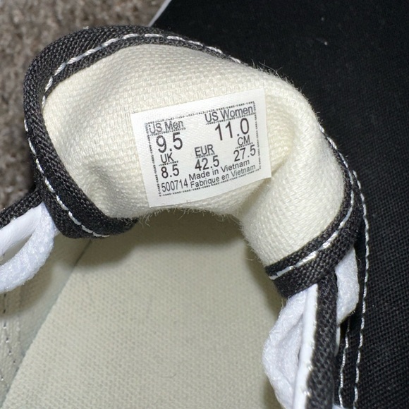 Black Vans shoes - Picture 4 of 4